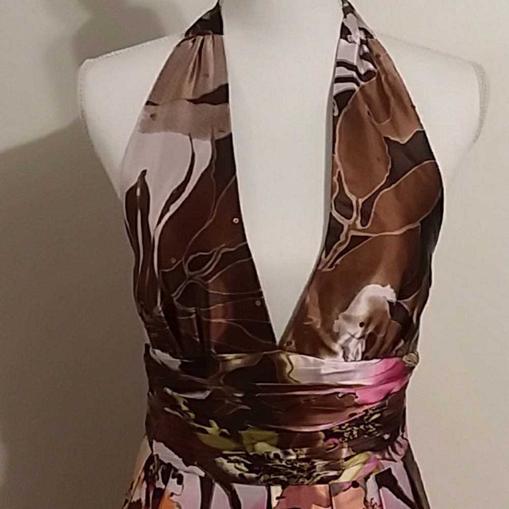 Gorgeous backless dress. 8 Halter top - Picture 3 of 7